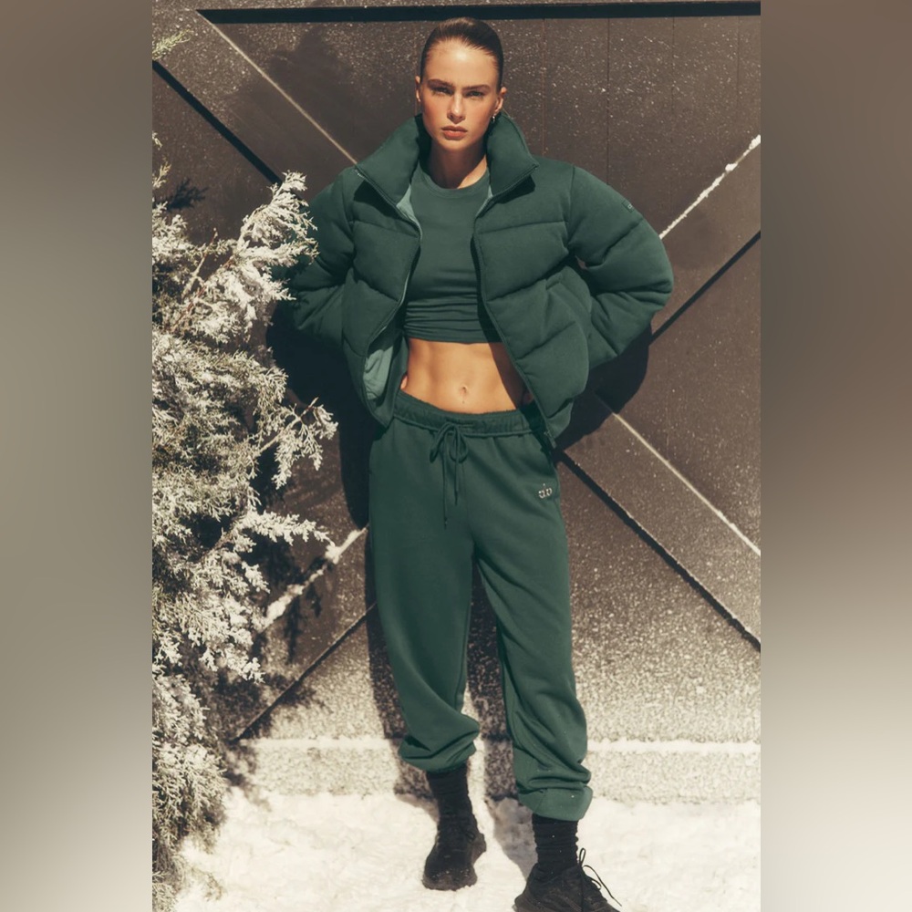 ALO Yoga Clover Green Accolade Sweatpants NWT Size Medium